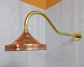 Soffione doccia rotondo in ottone con braccio arcuato in ottone, soffione doccia per esterni e interni