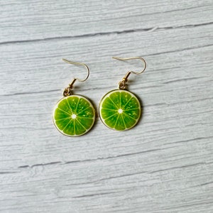 Green Lime Slice Earrings / Lime Earrings / Fruit Earrings / Lime Jewelry / Fruit Jewelry / Cute Dangle Earrings / Drop Earrings