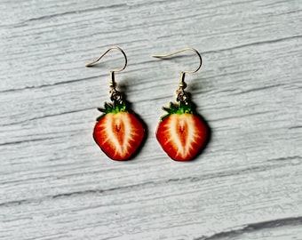 Boucles d'oreilles fraise rouge / Boucles d'oreilles fruits / Style hameçon / Bijoux fruits / Bijoux fraise / Boucle d'oreille goutte mignonne / Boucle d'oreille Dangle