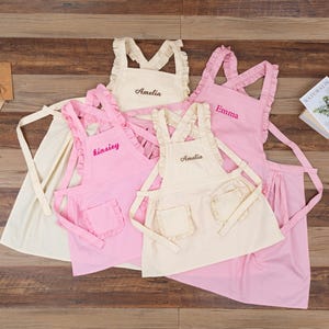 Matching Mother Daughter Apron Set Toddler Apron Pockets Personalized Mommy and Me Aprons for Mom and Me Pink Apron for Women Girls