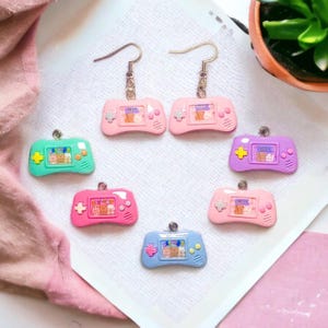 Kleurrijke gamepad-oorbellen | Videogame-oorbellen, cadeaus gamer, cadeaus gamer meisje, gaming, leuke oorbellen, leuke oorbellen, gaming, controllers