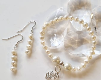 Pearl stretch bracelet with earrings