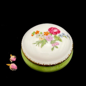 Hand-Painted Giraud Limoges Bonbonniere, 1920s French Porcelain Floral Trinket Box with Gold Accents, Excellent Condition