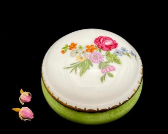 Hand-Painted Giraud Limoges Bonbonniere, 1920s French Porcelain Floral Trinket Box with Gold Accents, Excellent Condition