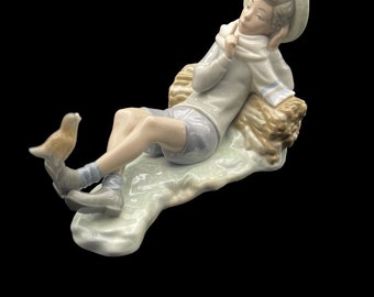 Lladró Porcelain Figurine “Pastorcito con Pájaro” LLADRO 4730 - Shepherd Boy with Bird, by Vicente Martinez, Retired, Excellent Condition