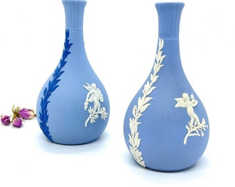 Handcrafted Wedgwood Jasperware Presentation Vase, 14.5 cm - Single Piece