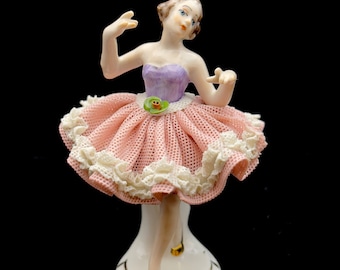 Wilhelm Rittirsch Dresden Lady Spitzen Figur mit rosa und lila Kleid