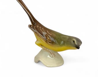 Goebel Yellow Wagtail Bird Figurine - Handcrafted Porcelain Collectible, 1960-1972