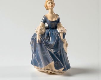 Royal Doulton Figurine HN2335 “Hilary” by Peggy Davies – 19.5 cm / 7.7 in – Vintage Hand-Painted Porcelain 1966
