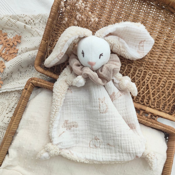 Doudou lapin Aimé prairie de lapins