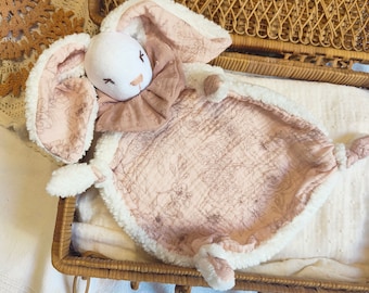 Doudou lapin Aimé tendre fleur