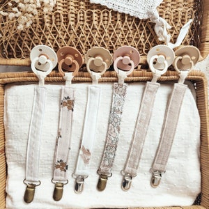 Natural pacifier clips