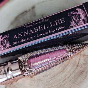 ANNABEL LEE Strawberries and cream scented lip gloss, pink, sheer, lip topper, gothic cosmetics, vegan makeup, rose gold, Valentine's Day imagem 3