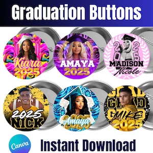 以下が含まれることがあります： 卒業生の肖像、名前、2025年が描かれた卒業バッジのコレクション。バッジは、花柄や抽象的なデザインのカラフルな背景を持っています。「Graduation Buttons」と「Instant Download」の文字も表示されています。