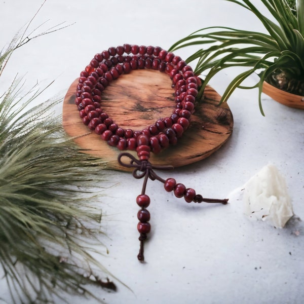 Mala tibétain de 108 perles rondes en bois couleur rouge foncé