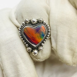 Handgemachter Ring mit Aurora Opal in Herzform | 925 Sterling Silber Statement Ring | Vintage Boho Western Schmuck | Einzigartiges Geschenk für Sie