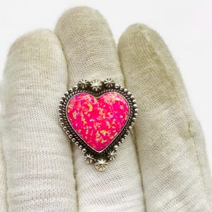 Handgemachter Ring mit Aurora Opal in Herzform | 925 Sterling Silber Statement Ring | Vintage Boho Western Schmuck | Einzigartiges Geschenk für Sie