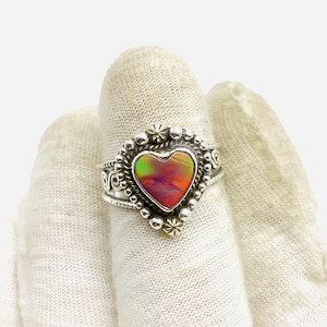 Handgemachter Ring mit Aurora Opal in Herzform | 925 Sterling Silber Statement Ring | Vintage Boho Western Schmuck | Einzigartiges Geschenk für Sie