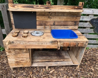 Children’s Mud Kitchen