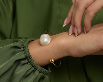 Bangle with and mother of pearl in 14K Gold, 2.48 inches | Solid