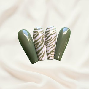 Safari Nails