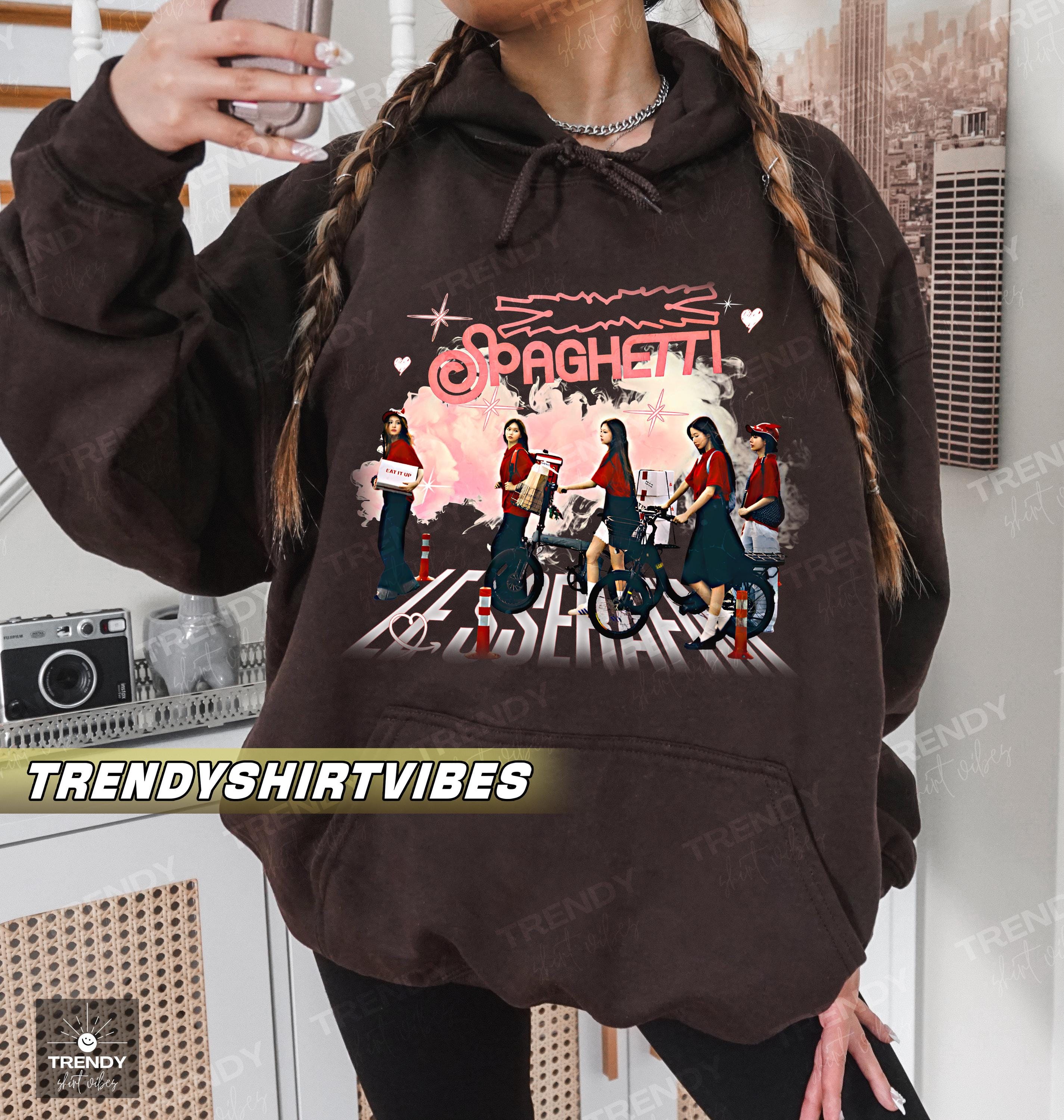 LESSERAFIM ルセラフィム EAT IT UP カズハ Tシャツ LE SSERAFIM EAT-IT-UP T-SHIRT ₱680 Pre order starts tomorrow