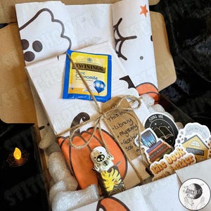 MYSTERY BOOK & BOO - A surprise book, little ghostie, stickers and tea