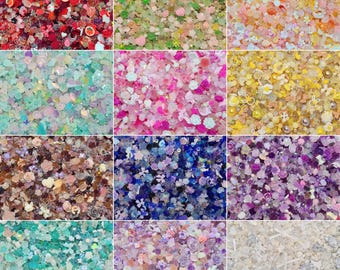 12 confezioni di ciondoli per unghie misti, tra cui forme diverse, rose, paillettes, argilla, strass, pietre preziose e delicati mini ciondoli per lavori creativi.