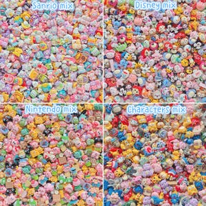 Könnte beinhalten: Eine Sammlung kleiner, bunter Harz-Cabochons mit verschiedenen Charakteren der Popkultur. Das Bild ist in vier Abschnitte unterteilt, die mit Sanrio mix, Disney mix, Nintendo mix und Characters mix beschriftet sind und jeweils mit Miniaturfiguren gefüllt sind.