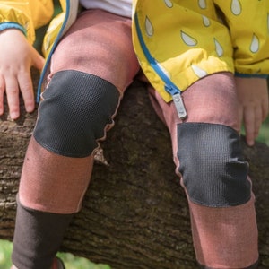 Abrasion resistant knee fabric (withstands 100.000 cycles on Martindale rub test).