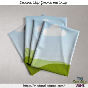 Puede incluir: Cuatro maquetas de marcos de clip de lona con un diseño de cielo y nubes. Los marcos tienen un fondo azul claro con nubes blancas y un paisaje verde en la parte inferior. El texto "Canva clip frame mockup" está en la parte superior.