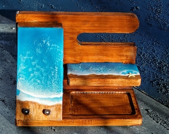 Soporte de madera para teléfono con diseño costero y organizador de escritorio con diseño de olas del océano.