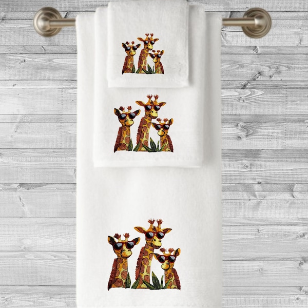 Besticktes Handtuch: Funky Giraffen mit Sonnenbrillen, personalisierte Luxusbaumwolle