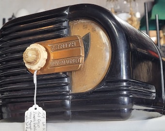 Art Deco 1939 Zenith Wave Magnet tabletop Bakelite radio