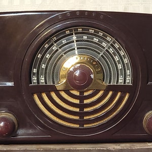 MCM Zenith, rádio de mesa AM FM, caixa de baquelite com caixa de transporte rara