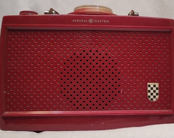 Red GE model 631, portable radio 1954.