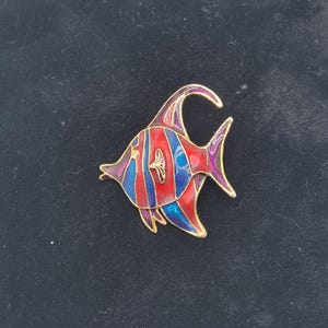 Tropical fish broach with tri color textured enameling and a Gold mounting