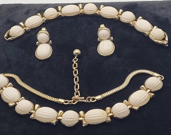 Crown Trifari Full Perure necklace, bracelet and earring set