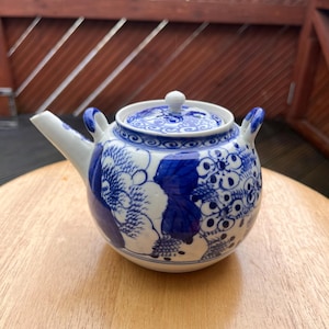 Antique Teapot 18th Century Hand Painted Chinese White & Blue Porcelain Teapot