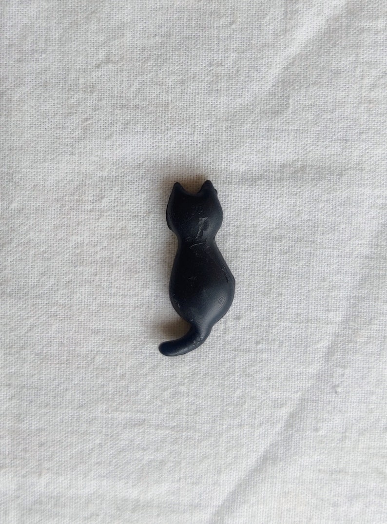 Katzenmagnete, schwarze Katze, Magnet, Magnete, Polymerclay, Ton, niedlicher Magnet, Kühlschrankmagnet, weiß, orange, schwarz, Katze, Katzen, Kätzchen, siam, grau Bild 4