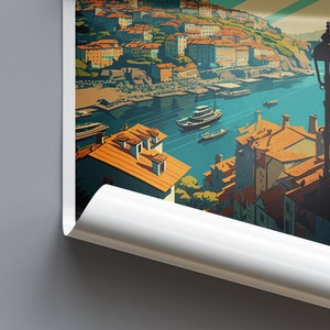 K&ouml;nnte beinhalten: Eine farbenfrohe Illustration einer K&uuml;stenstadt mit Geb&auml;uden, einem Hafen und Booten. Das Bild ist im Vintage-Stil mit einer verblassten Farbpalette gehalten. Die Szene wird von oben betrachtet und blickt auf die Stadt.