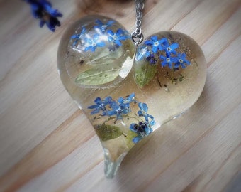 Un collier de conte de fées Ne m'oublie pas ; Coeur bleu, pendentif botanique ; Véritables fleurs nature bijoux, collier de fleurs cadeau végétalien