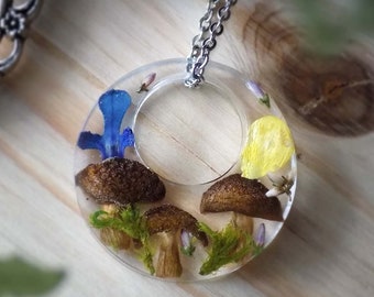 Witchcraft, Mushroom necklace, Forest amulet, Real moss, vegan gift, flower necklace, real flowers, botanical lovers birthday gift