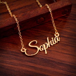 Colar com nome, joias personalizadas com nome em inglês, colar personalizado em ouro, joias personalizadas em ouro 24k, colar Sophia