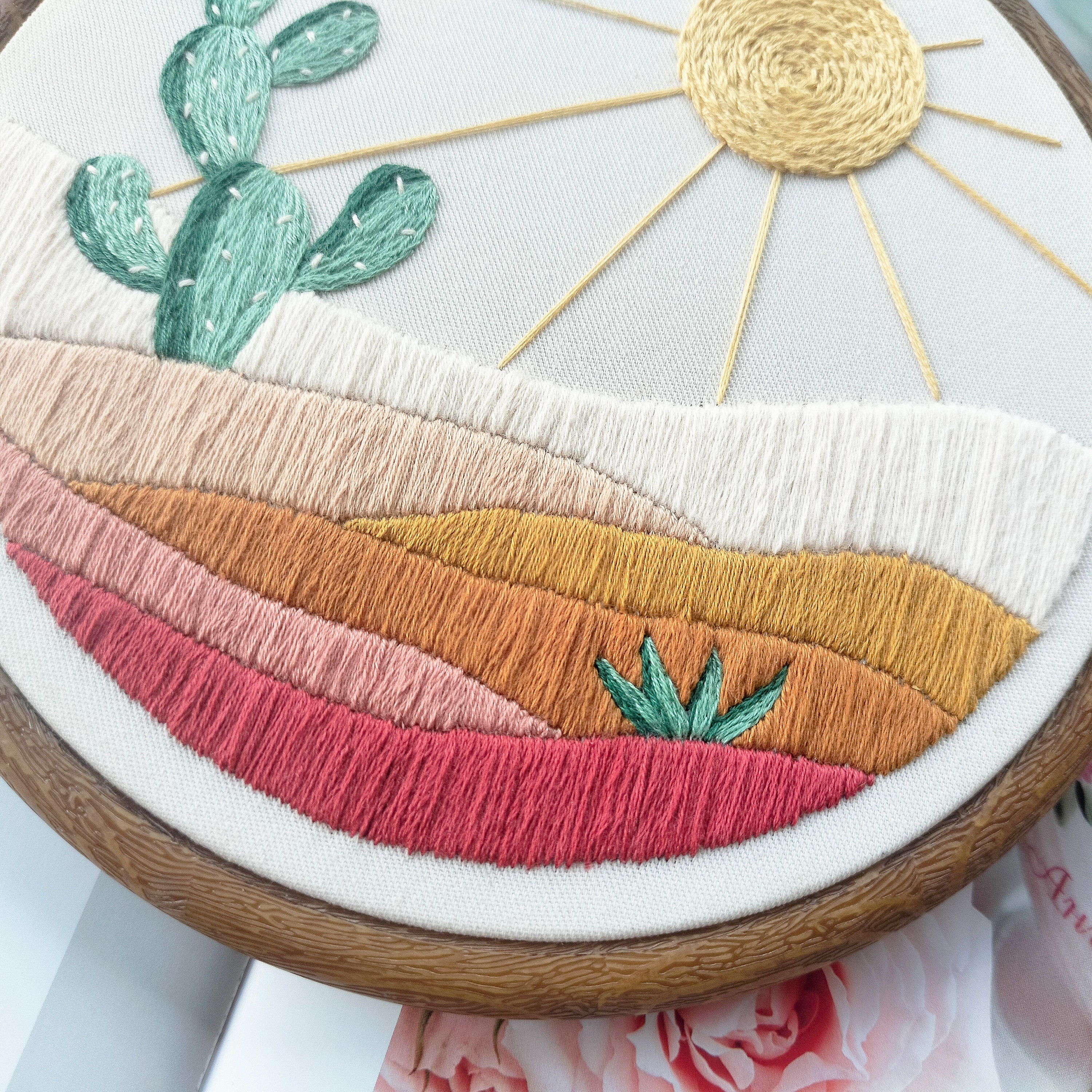 山の刺繍 PDF パターン: 初心者向けモダンデザイン (デジタル