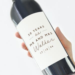 Gepersonaliseerde huwelijksverjaardagscadeau wijn- of proseccolabel elegante meneer en mevrouw aandenken aangepaste naam en datum flessticker 10e 20e 30e