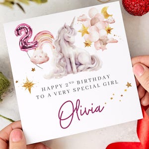 Carte licorne pour le deuxième anniversaire d'une fille spéciale âge et prénom Cadeau pour une fille spéciale souvenir magique pour fille nièce ou petite-fille 2e