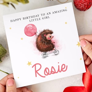 Carte d'anniversaire hérisson pour petite fille, animal mignon spécial avec ballon et tricycle, nom personnalisé pour fille nièce petite-fille