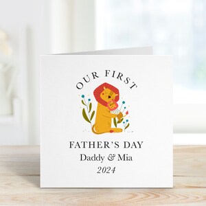 Personalisierte unsere erste Vatertagskarte mit Namen Niedliche Karte für Papa Papa Sohn Tochter 1. Vatertag Papa Baby Vatertag Löwen Umarmung