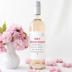 Etiqueta de vino reserva especial para mamá. Divertido regalo para el Día de la Madre, Navidad, cumpleaños de mamá. Pegatina de vino. Pegatina para botella de Prosecco para mamá. Tinto y blanco.